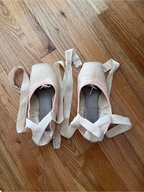 Suffolk Sheffield Pointe Shoes - w/ Darning